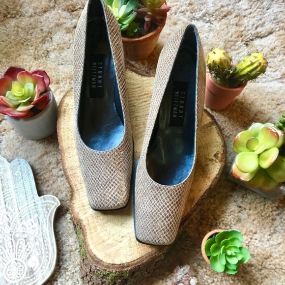 {Stuart Weitzman} Tan Snakeskin Black Heel Pumps - Picture 8 of 8
